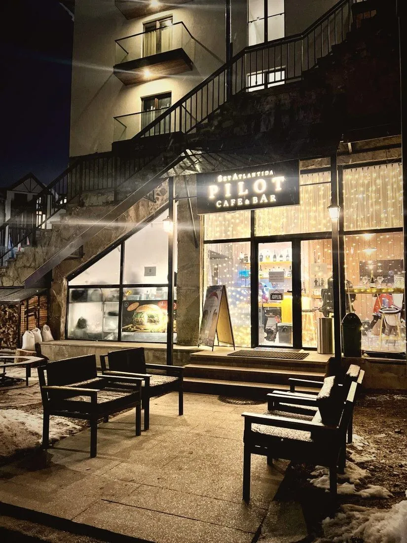 Café Bar PILOT в Новом Гудаури — место встречи гостей